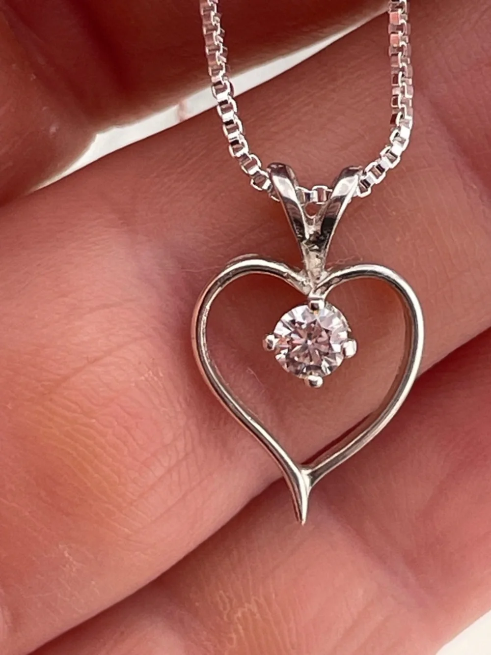 Sale‼️Diamond VS-2 Heart Pendant Necklace .25ct. 4mm. 925 . Box chain - Picture 8 of 8